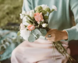 Psikologi dan Emosi di Balik Ketertarikan Wanita Terhadap Bunga